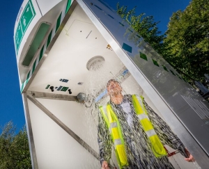 Tankdouche met verwarmd water 