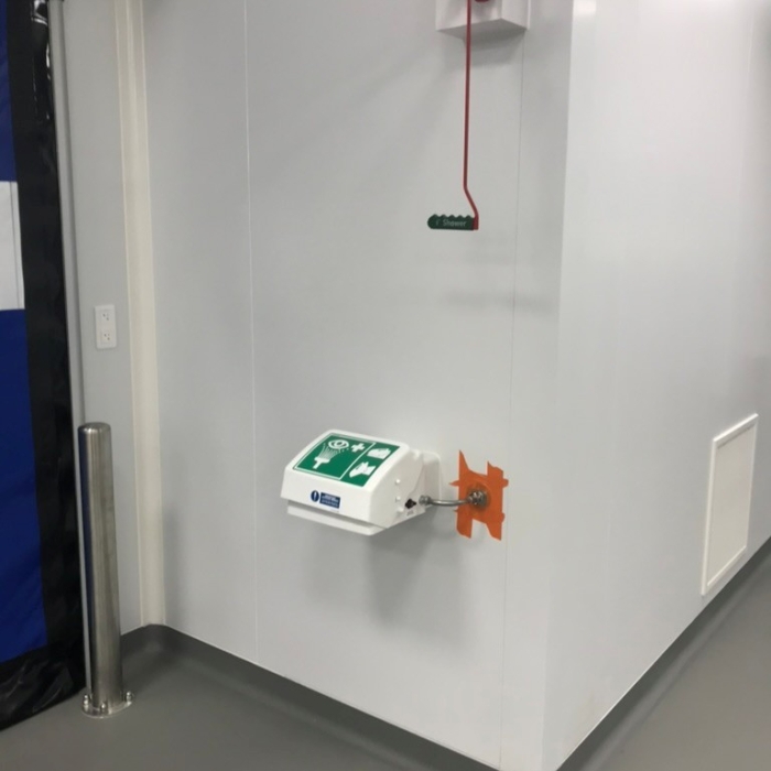 Nood- en oogdouches voor schoonmaak en cosmetica - Estee Lauder Cosmeticafabrikant Oevel 